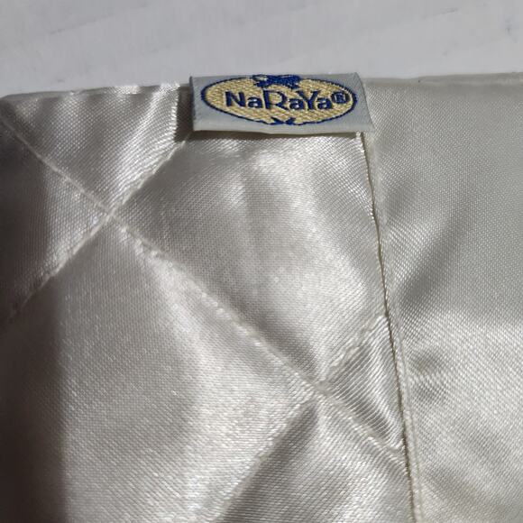 NaRaYa Quilted Bow Tote Bags (2) Cream Color Perfect for Your Wedding Day New - Picture 5 of 8